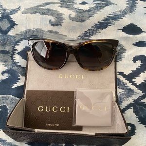 SOLD!!! Gucci sunglasses 💯 Authentic